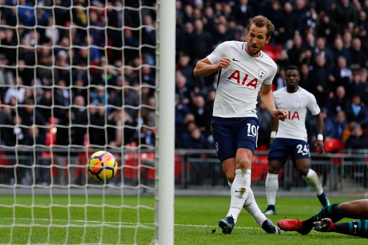 Tottenham Hotspur's English striker Harry Kane (C) scores his team's and his second goal of the English Premier League football match between Tottenham Hotspur and Southampton at Wembley Stadium in London, on December 26, 2017. Harry Kane beat Alan Shearer's 36 goal record for the most Premier League goals scored in a calendar year, after scoring during Tottenham's game against Southampton. / AFP PHOTO / Adrian DENNIS / RESTRICTED TO EDITORIAL USE. No use with unauthorized audio, video, data, fixture lists, club/league logos or 'live' services. Online in-match use limited to 75 images, no video emulation. No use in betting, games or single club/league/player publications. /