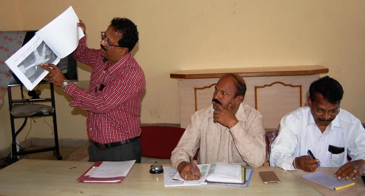 Veterinarian Dr Nataraju and tahsildar D Hanumantharayappa during the meeting at Pandavapura, Mandya district on Tuesday.