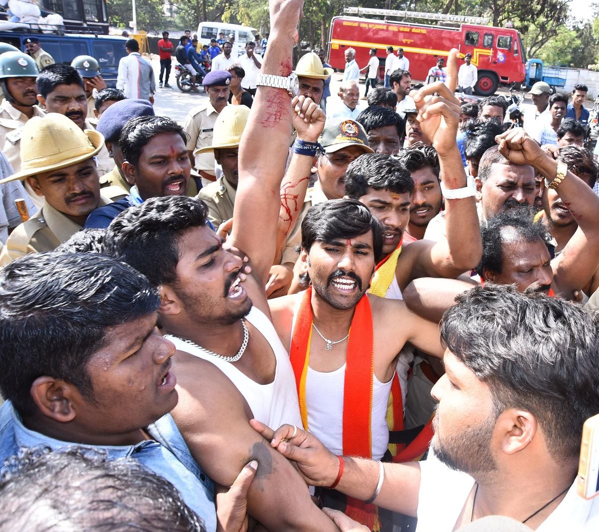 Pro-Kannada activists slit their hand while staging protest near the railway station in Hubballi on Wednesday.