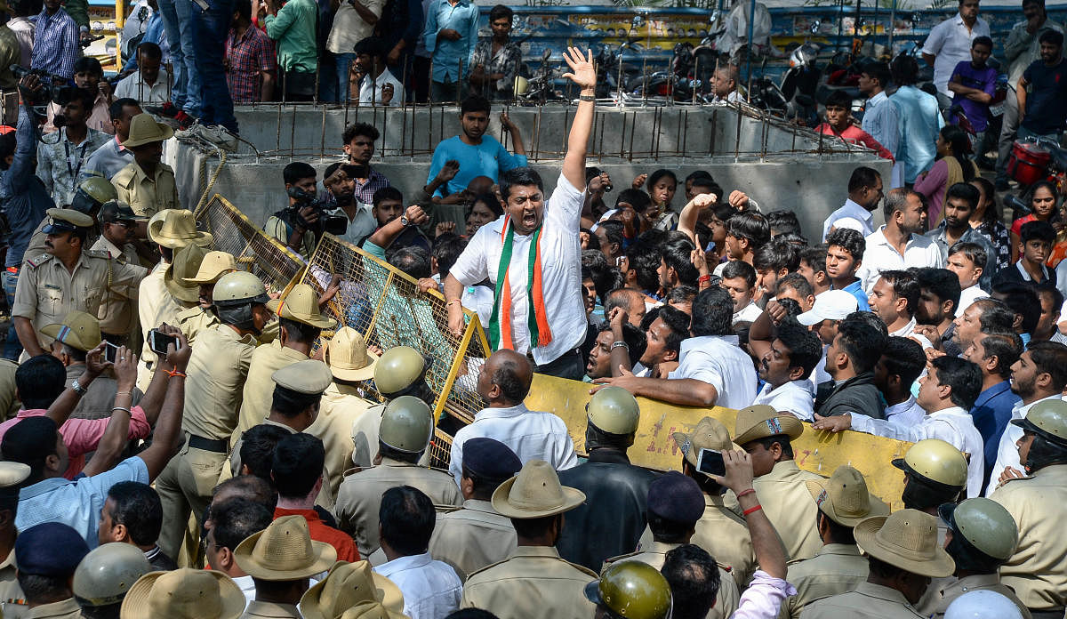 Police prevent BJP workers from marching towards the Congress office in Bengaluru on Wednesday. DH photo