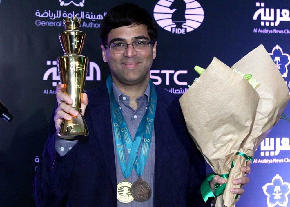 Vishwanathan Anand poses for a photo after winning the World Rapid event at the World Blitz Championship in Riyadh. twitter photo.