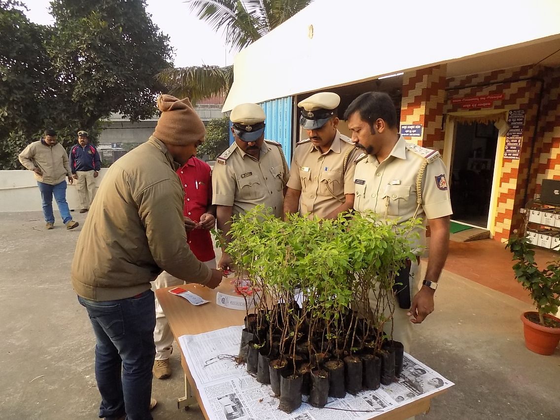 Inspector L Y Rajesh called them to the Attibele police station on Sunday, and presented them with saplings.