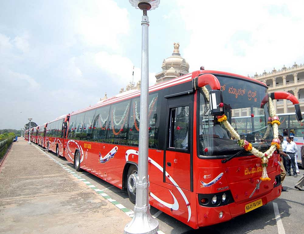 The BMTC has introduced a 15% discount for group passengers (above three) travelling from Kempegowda International Airport (KIA). Bus fares to KIA from four locations in the city are also reduced. DH file photo