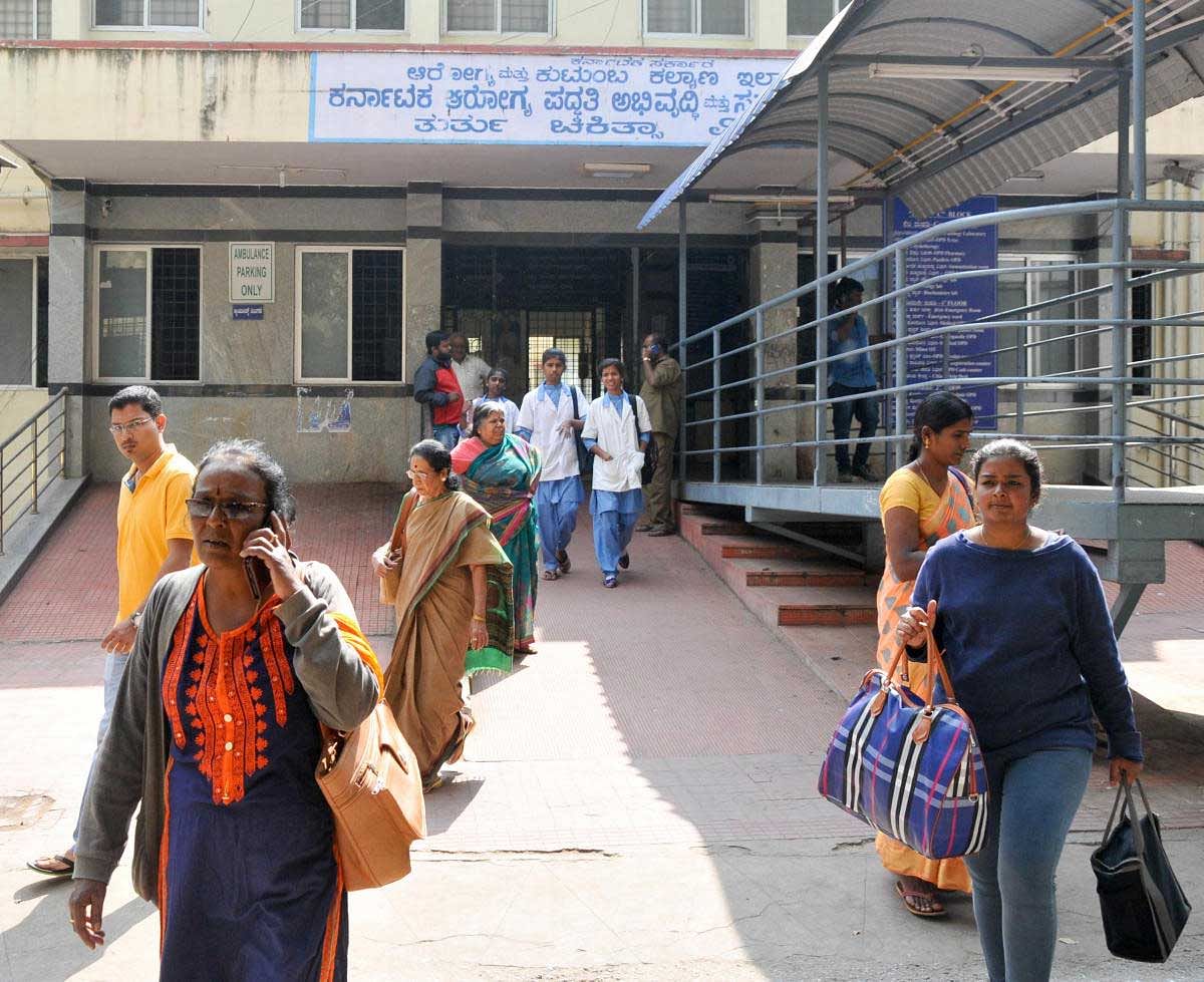 Outpatient services in several city hospitals remained open on Tuesday although some healthcare facilities shut them until 6 pm in  protest against the National Medical Commission Bill. DH photo