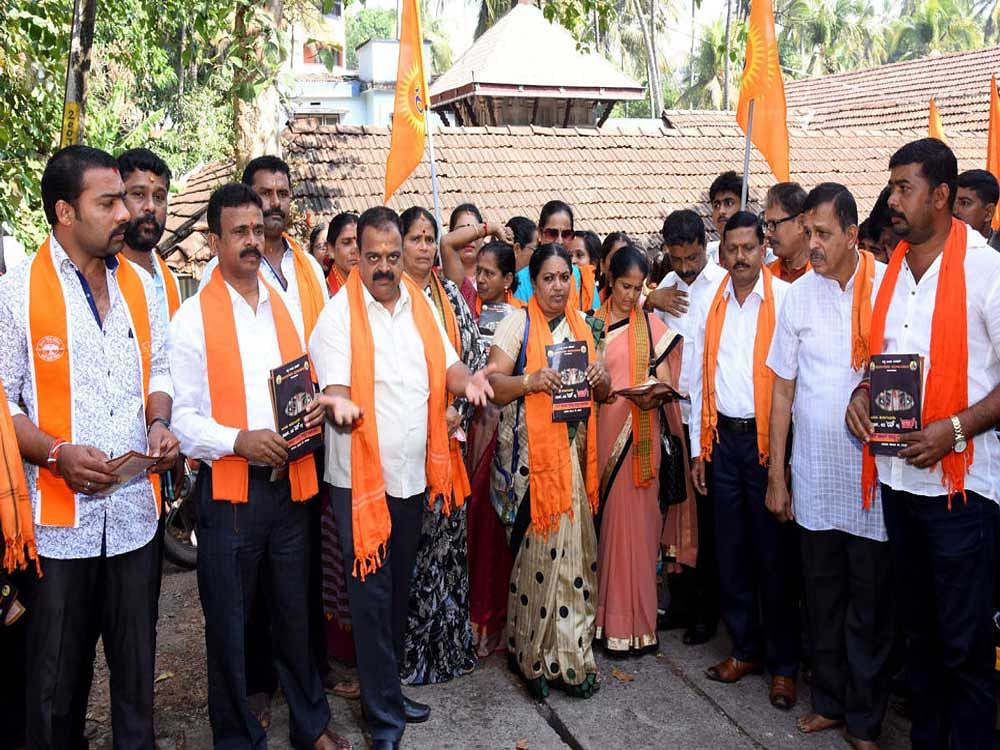 Vishwa Hindu Parishat (VHP), Bajrang Dal and Durgavahini women's wing started 15- day awareness programme against Love Jihad at Sri Laxmi Narayana Temple near PVS in Mangaluru on Wednesday. DH/PV Photo