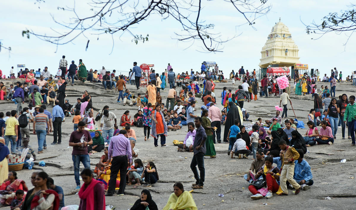 The decision of the Horticulture Department to ban food items in Lalbagh has drawn mixed reactions.