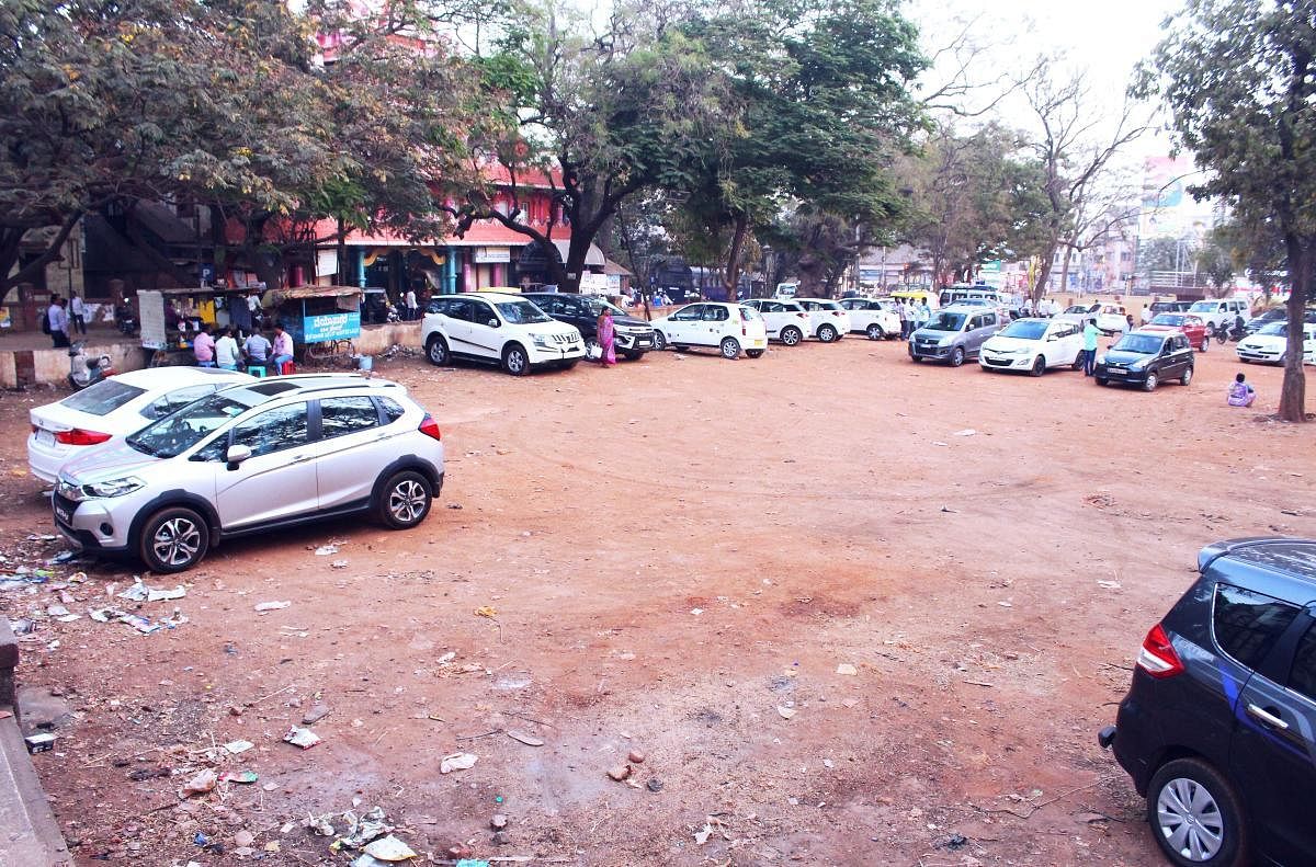 The HDMC land near Court Circle in Hubballi, where a multi-level car parking (MLCP) facility has planned to be constructed.