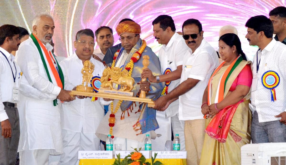 Chief Minister Siddaramaiah being felicitated during his visit to Belur in Hassan on Thursday.
