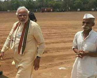 Narendra Modi and Sambhaji Bhide Guruji. Picture courtesy Twitter