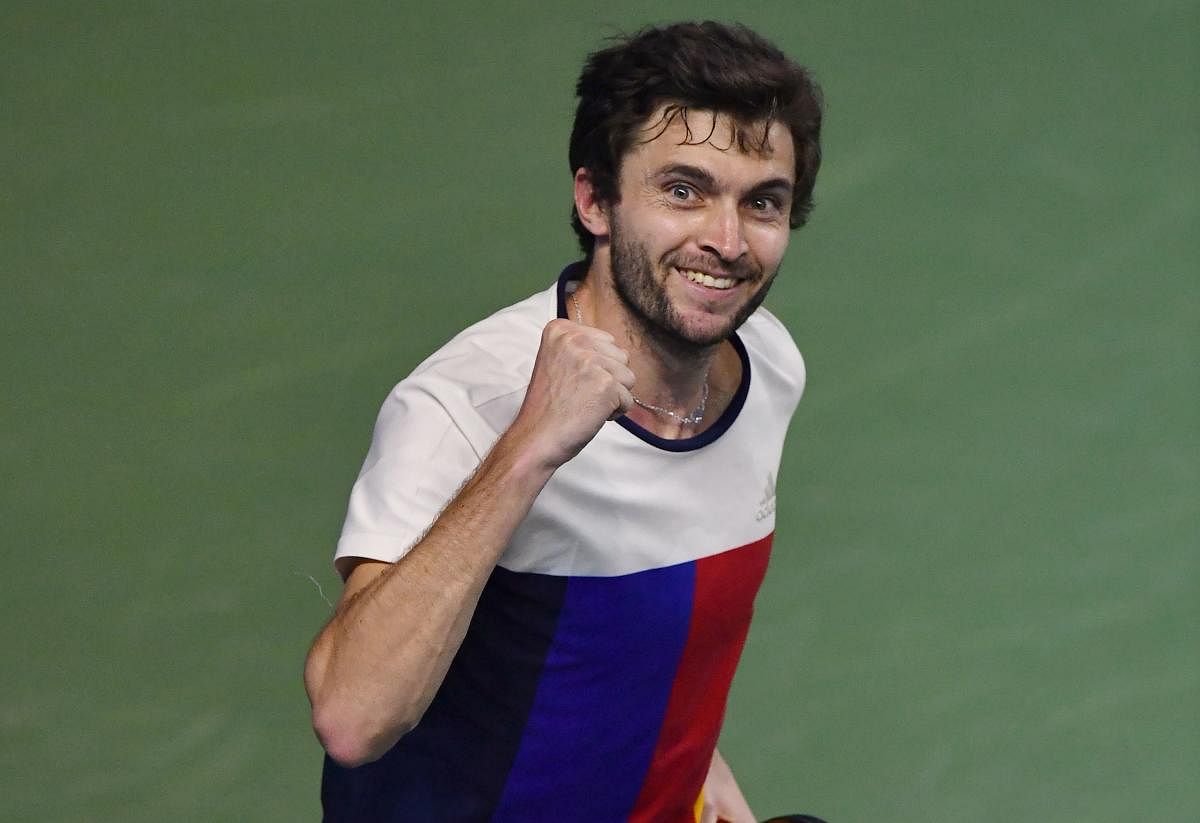 Gilles Simon of France celebrates after winning against Marin Cilic of Croatia in the first semi-final of the Maharashtra Open ATP tennis tournament at the Balewadi Tennis stadium in Pune on January 5, 2018. / AFP PHOTO / INDRANIL MUKHERJEE