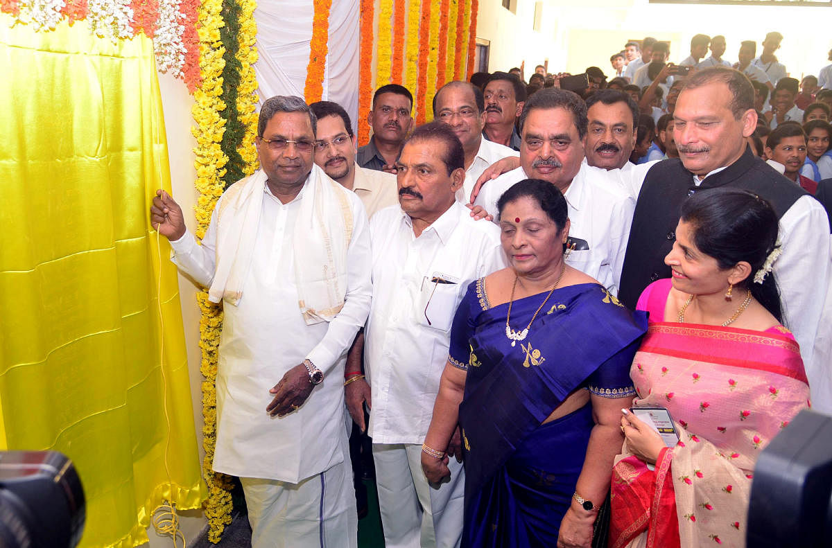 Chief Minister Siddaramaiah inaugurates various development programmes in Belthangady on Sunday. Belthangady MLA Vasanth Bangera, District In-charge minister B Ramanath Rai and MLC and Legislative Council chief whip Ivan D'Souza look on among others. DH Photo
