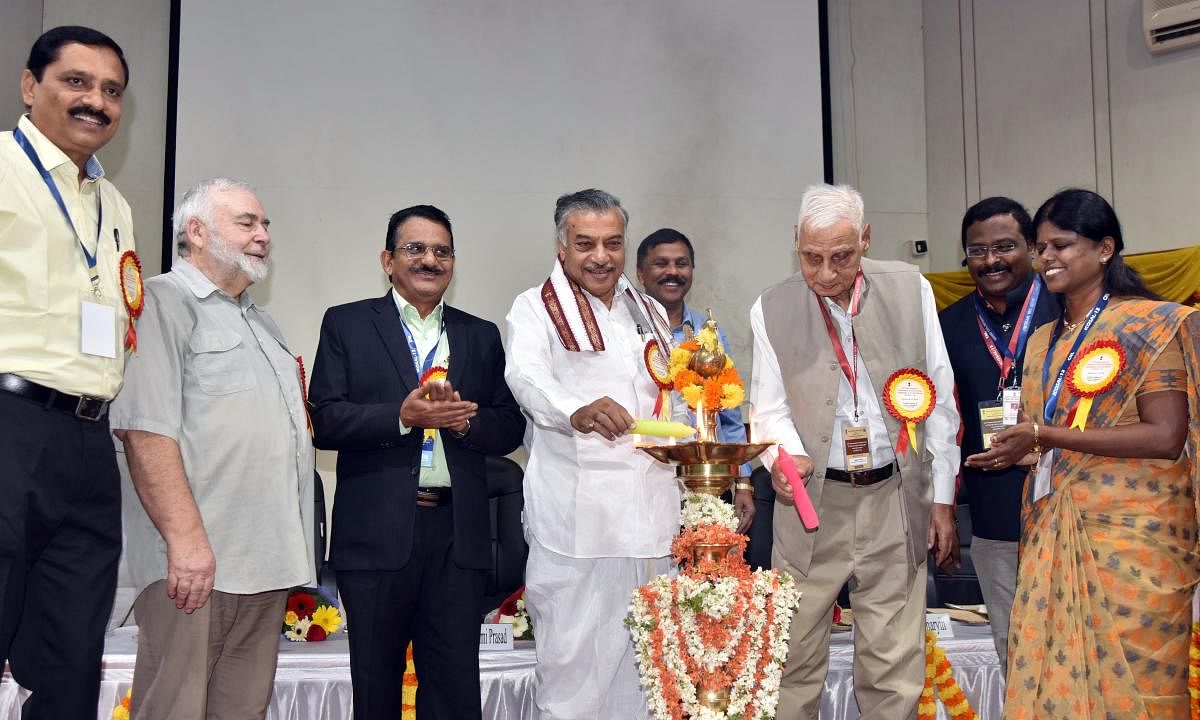 Kendriya Hindi Samiti member Yarlagadda Lakshmi Prasad inaugurates the 13th International Conference of South Asian Languages and Literatures (ICOSAL), organised by Central Institute of Indian Languages in Mysuru on Monday. ICOSAL joint organising secretary L Ramamoorthy, Boris A Zakharyin from Moscow State University in Russia, CIIL Director D G Rao, IILS Chairperson Omkar N Koul and ICOSAL organising secretary Umarani Pappuswamy are seen. DH PHOTO