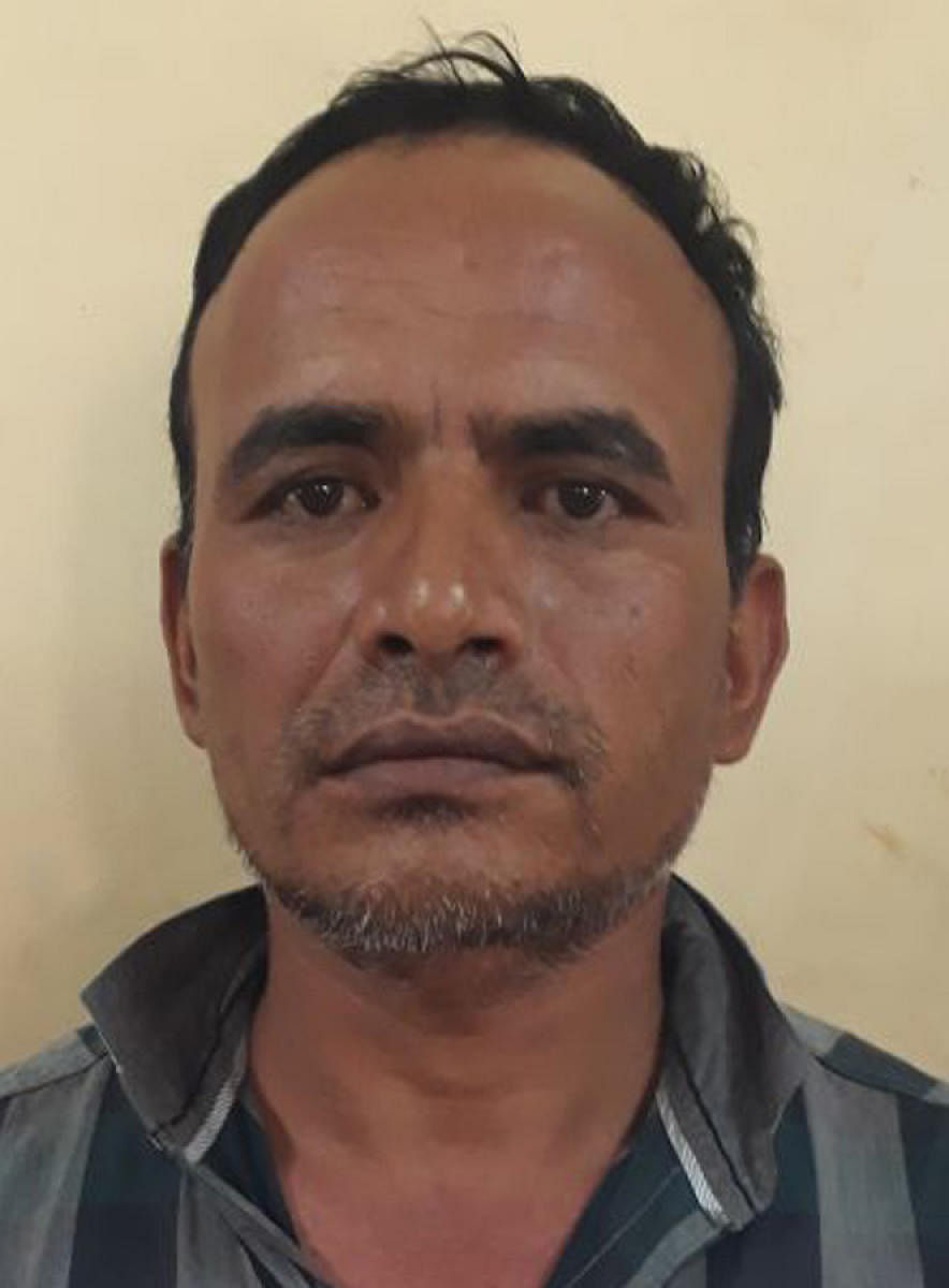The south division police have arrested a 32-year-old habitual offender who used to identify locked houses posing as salesman and would steal valuables in the night. The accused would also hire call girls and take them to gold showroom posing as couple and steal valuables. The police have recovered gold valuables worth Rs 28 lakh. The accused was involved in as many as 80 House breaks in various parts of the state.