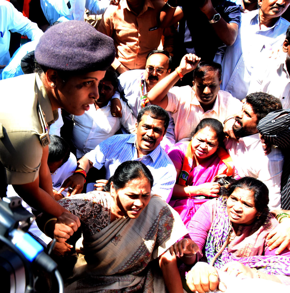 Police detain BJP leader Shobha Karandlaje during the party's protest against Chief Minister Siddarammaiah for likening BJP and RSS workers to terrorists, in Bengaluru on Saturday. DH Photo