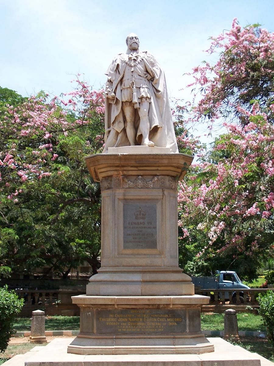 A statue of King Edward VII in Cubbon Park, Bengaluru