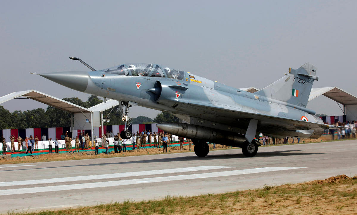 Indian Air Force Mirage 2000 aircraft lands on the Agra-Lucknow expressway