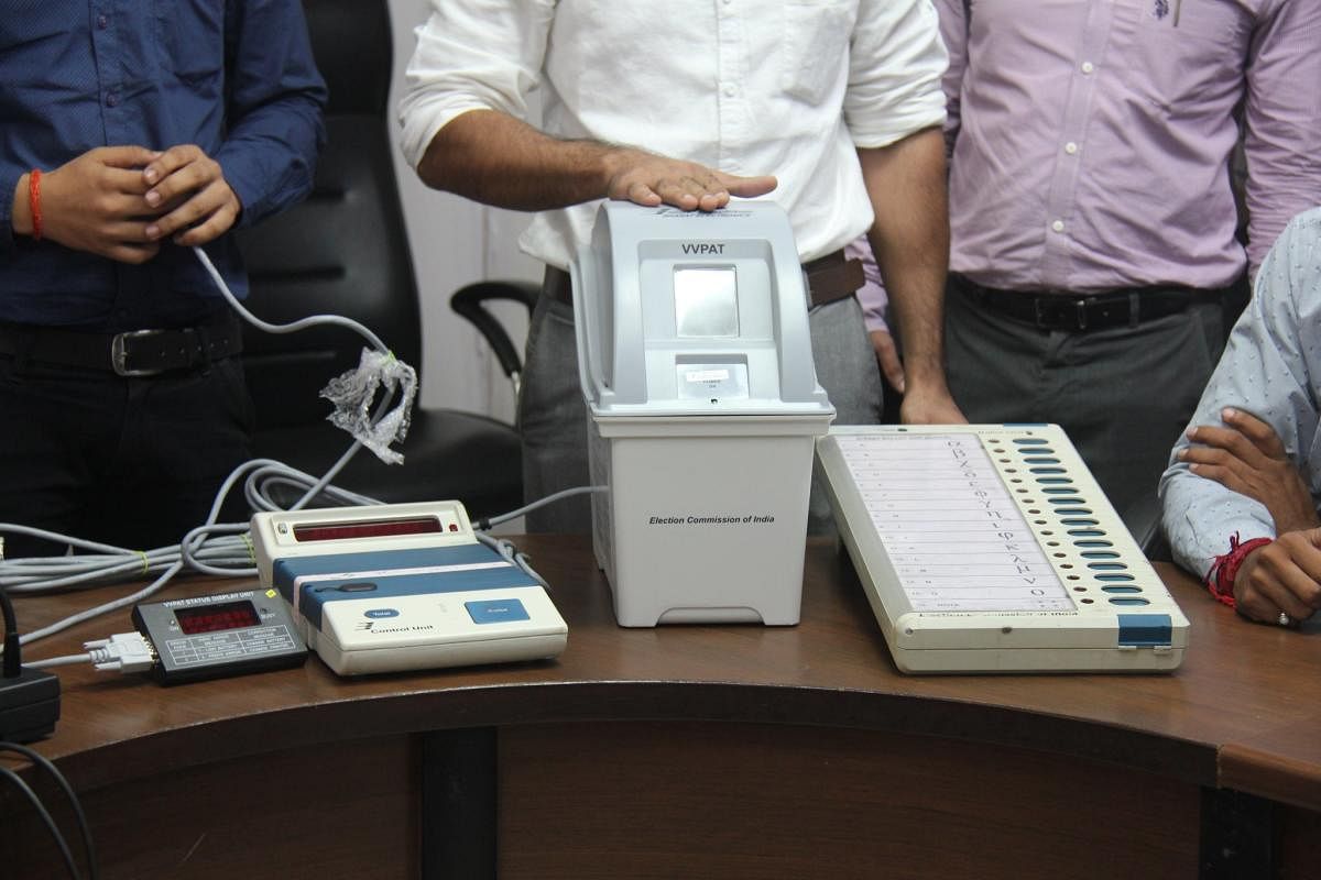 Electronic voting machine with VVPAT