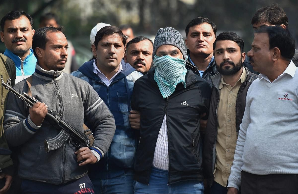 New Delhi: Co-founder of Indian Mujahideen (IM) Abdul Subhan Qureshi, one of the most wated terrorists arrested by Delhi Police Special Cell, before being produced in a court in New Delhi on Monday. PTI Photo by Manvender Vashist (PTI1_22_2018_000066B)