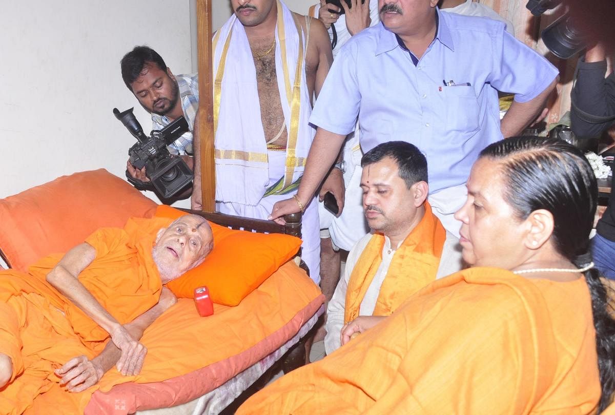 Union Minister for Drinking Water and Sanitation Uma Bharti called on Pejawar Mutt seer Sri Vishwesha Theertha Swami on the Mutt premises in Udupi on Wednesday.