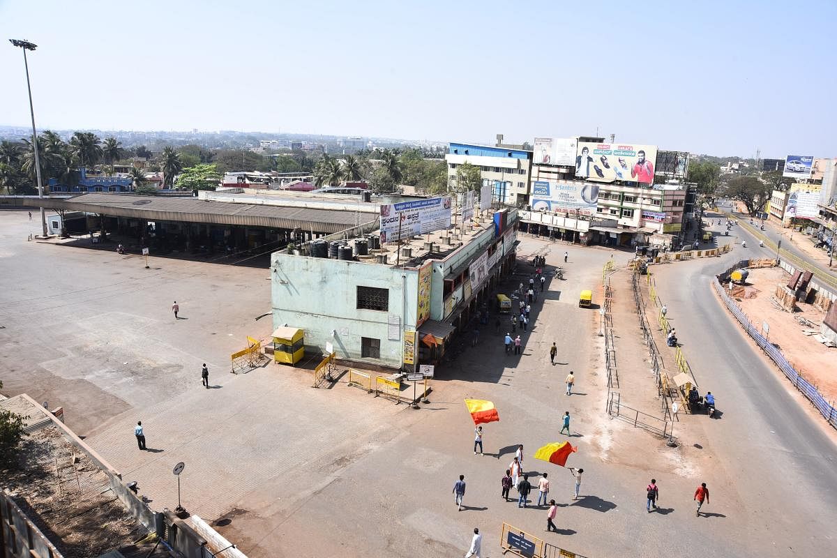 Old Bus Stand in Hubballi wears deserted look on Thursday, during the Karnataka bandh on Mahadayi issue.