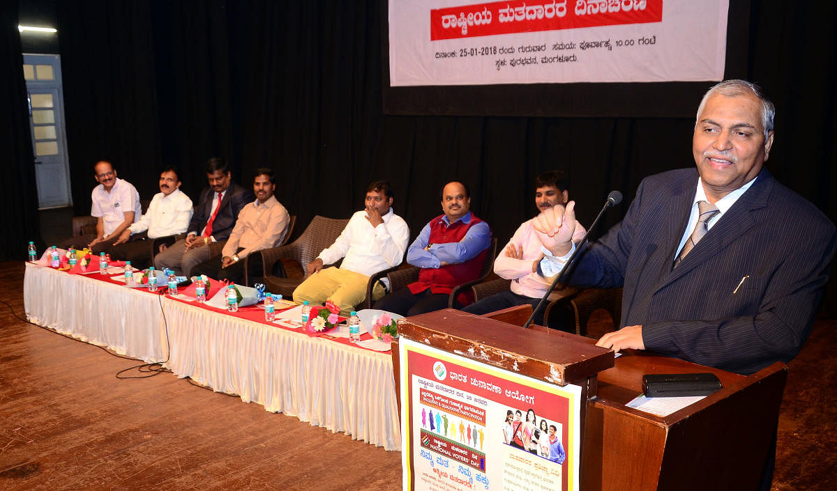 Principal District and Sessions Judge K S Beelagi speaks after inaugurating the National Voters' Day organised by the district administration and District Legal Services Authority at Town Hall in Mangaluru on Thursday. Senior Civil Judge and District Legal Services Authority Member Secretary Mallanagowda Patil, Deputy Commissioner Sasikanth Senthil and Additional Deputy Commissioner Kumar look on among others. DH Photo