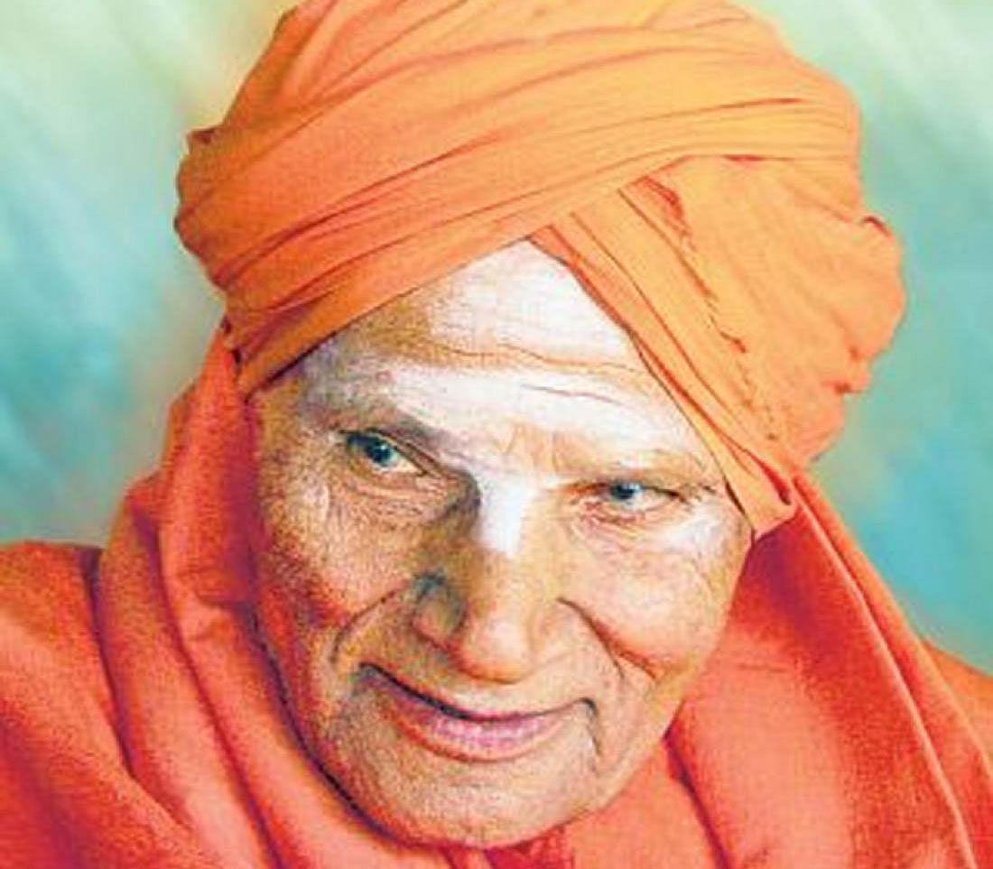 Siddaganga mutt seer centenarian Dr Shivakumara Swamiji was admitted to the Bengaluru BGS hospital early Friday morning for severe cold and lung congestion. DH photo