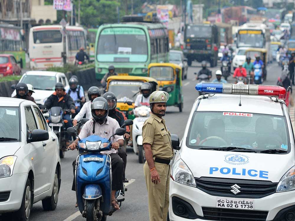 Police personnel were deployed at major government offices, malls, markets, temples and bus and railway stations on Thursday evening. DH file photo for Representation image