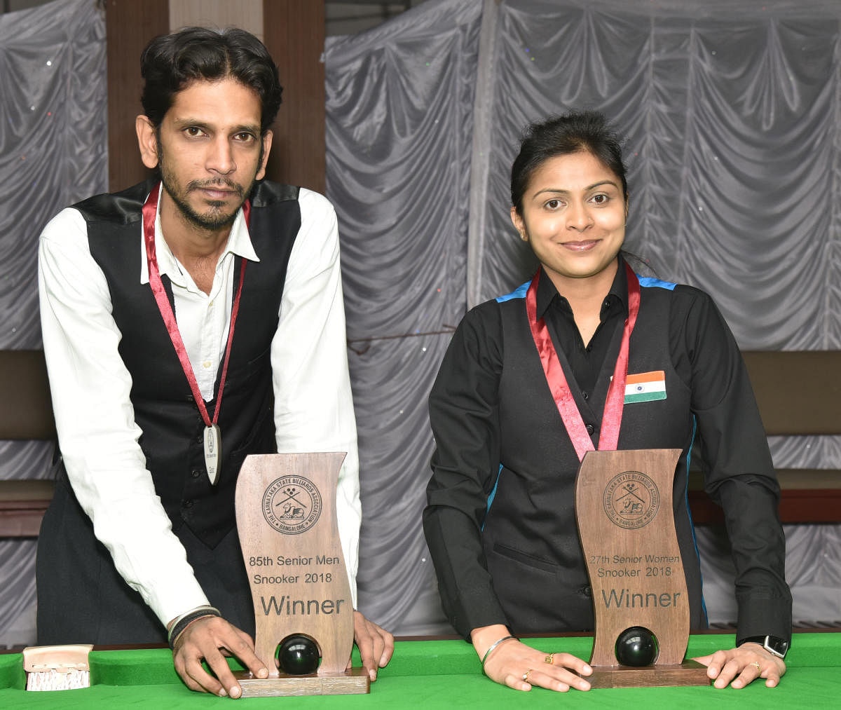 DELIGHTED: Sumit Talwar (left) and Amee Kamani, winners of the men's and women's National Snooker titles in Bengaluru on Saturday. DH Photo