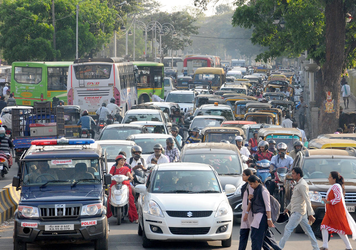 A large number of vehicles seen in a traffic signal in the city. (File photo)