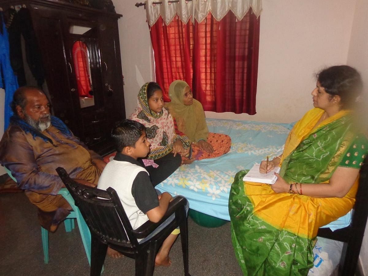 Karnataka State Commission for Protection of Child Rights (KSCPCR) chairperson Kripa Alva speaks to parents of Jaibunissa, who died mysteriously at K R Pete Navodaya Minority Residential School, in Uppinangady on Sunday.