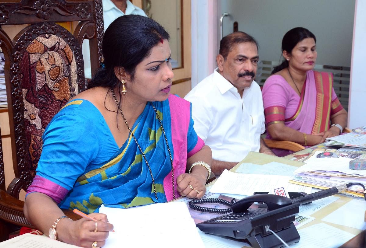 Mayor Kavitha Sanil listens to a caller during a phone-in programme in Mangaluru on Monday.