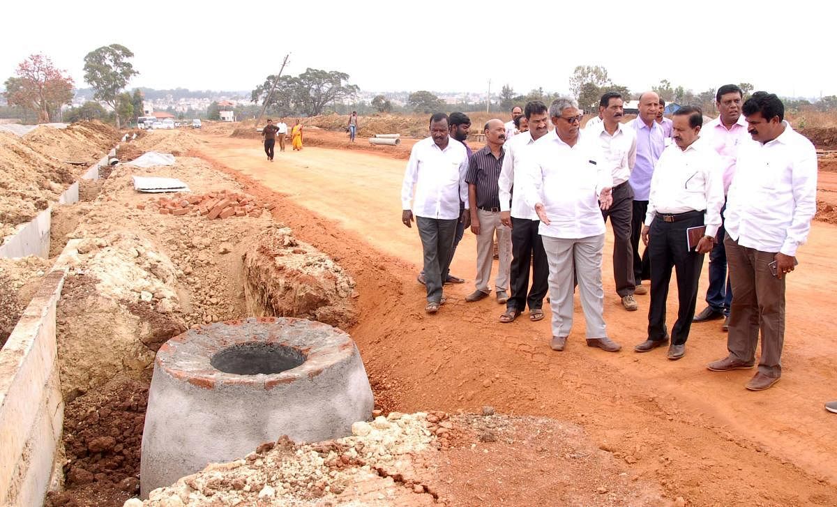 Chikkamagaluru Urban Development Authority president Sayyed Haneef inspecting the work on Vajpayee layout.
