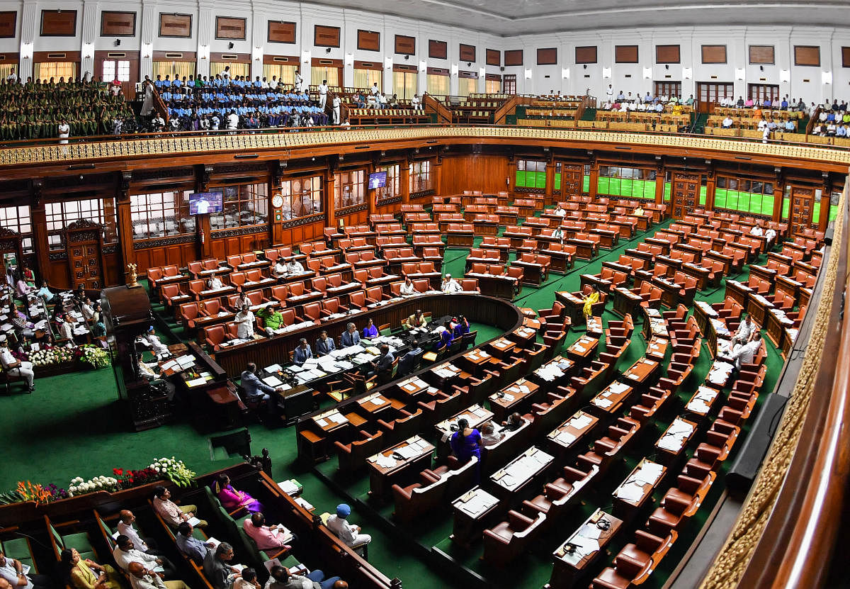 Karnataka assembly today witnessed a delayed start of its proceedings due to lack of quorum followed by absenteeism of Ministers, prompting members cutting across party lines to express disappointment.