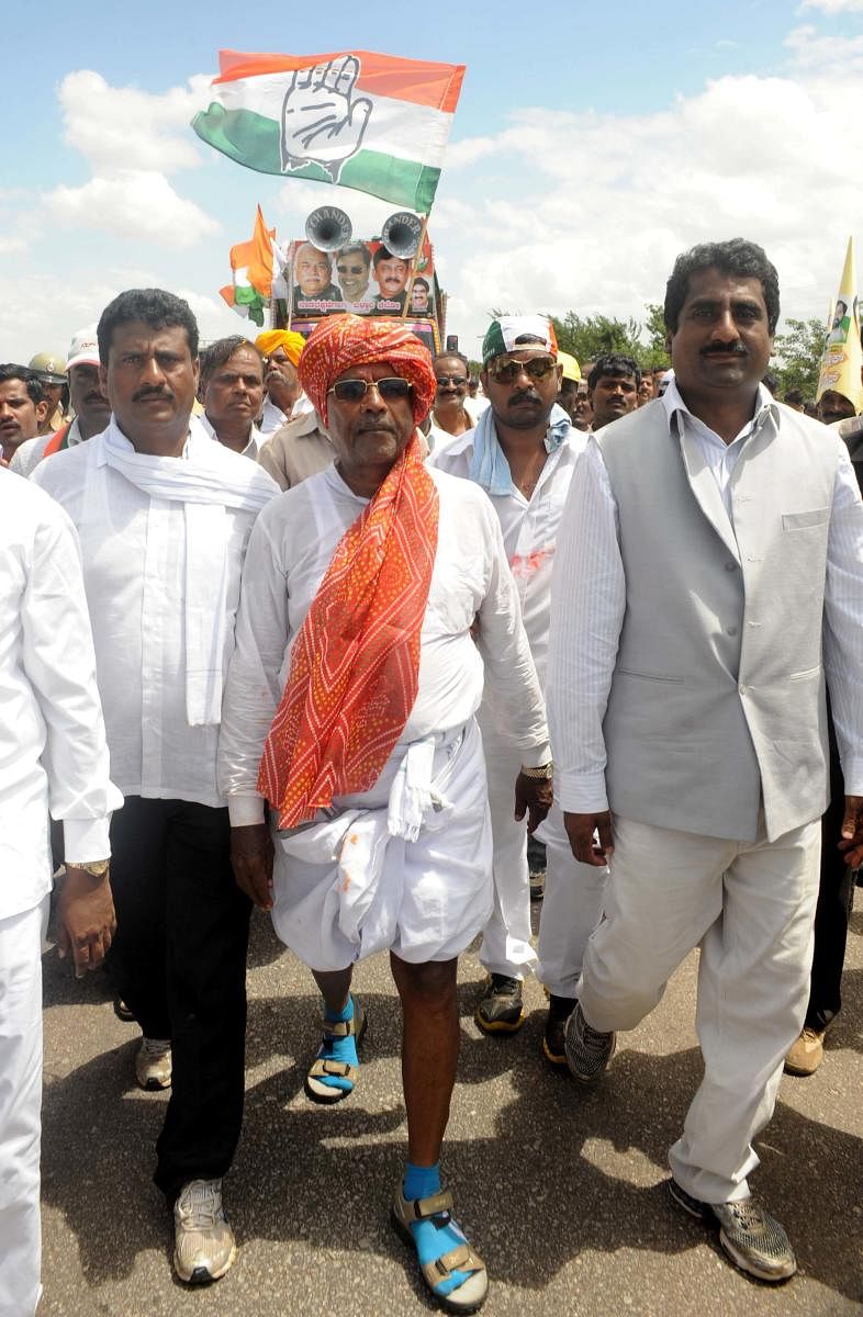 Opposition Leader Siddaramaiah coming with a huge number of fans at Herehala village on the way to Bellary on Sunday. Photo/ ANAND BAKSHImining padayatra