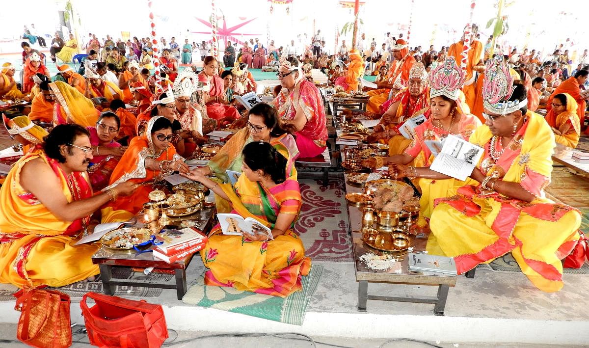 Indra-Indrani Parivara and munis take part in the 'Panchaparameshti aradhana' at the Sanskara Mantapa at Shravanabelagola in Hassan district on Monday. DH Photo