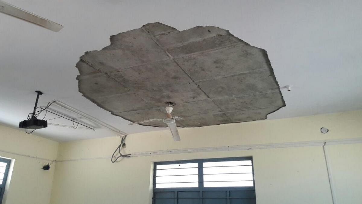 A portion of the roof of a classroom of first grade government college in Malur, Kolar district, came crashing down injuring four students on Saturday. DH Photo