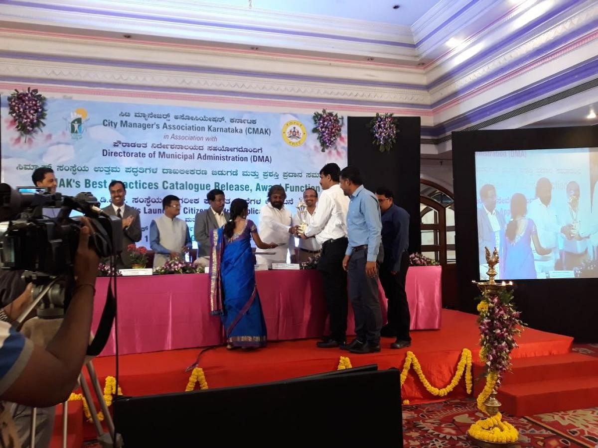 MCC Commissioner Mohammed Nazir receives the award from Minister for Municipal Administrations Sri Prakash Kandre.
