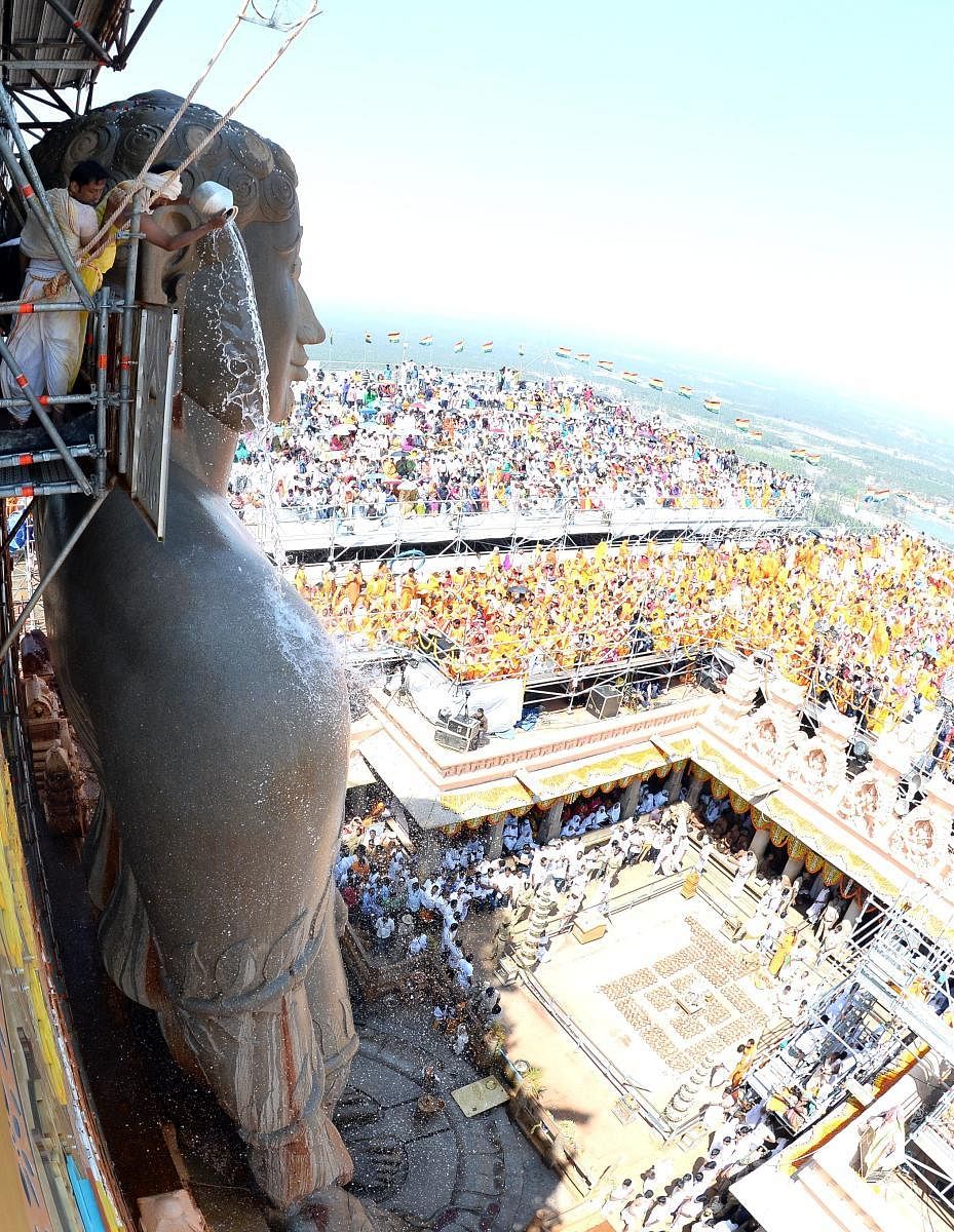 5 lakh devotees had Bahubali's darshan in last 4 days