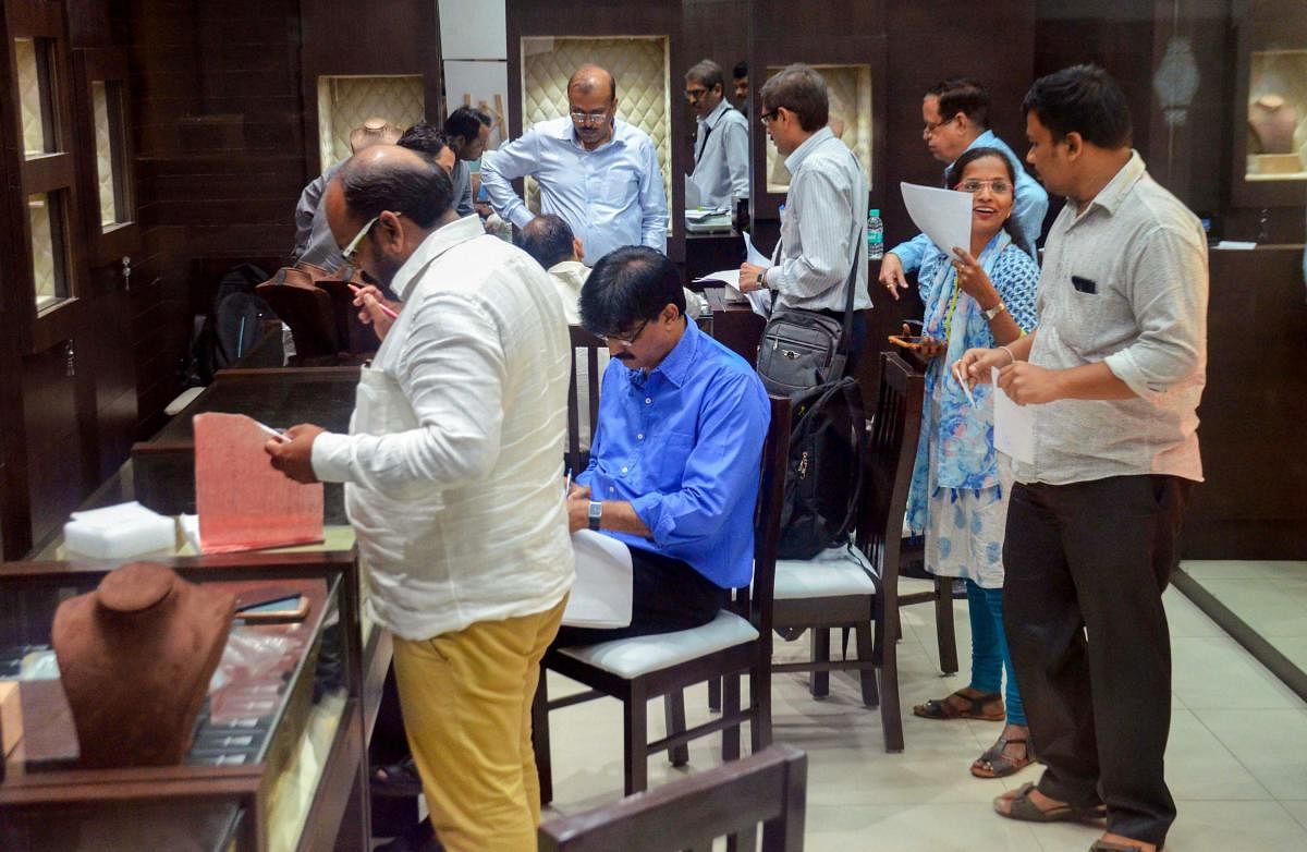 Enforcement Directorate team raids the Viviana Mall after a complaint filed by Punjab National Bank over Nirav Modi's fraud case, in Thane on Friday. PTI Photo