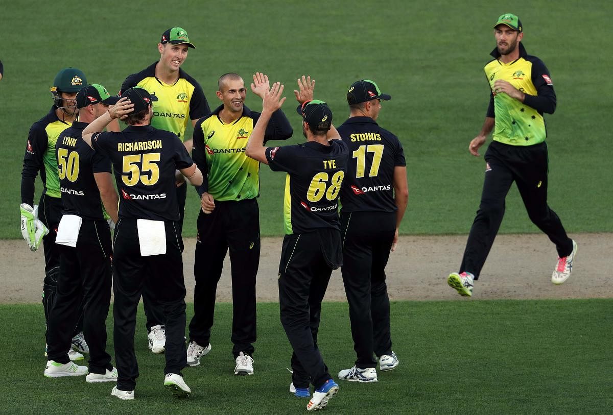 FINE SHOW Australia's Ashton Agar (centre) celebrates with team-mates after dismissing New Zealand's Kane Williamson during the final of Twenty20 Tri-series in Auckland on Wednesday. AFP