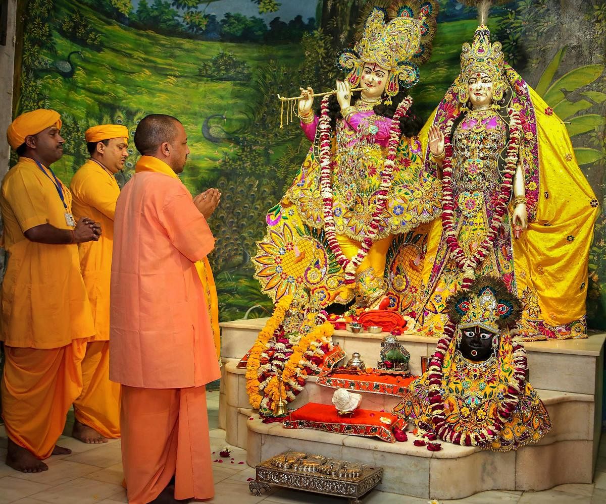 Adityanath visits Barsana to celebrate Latthmar Holi