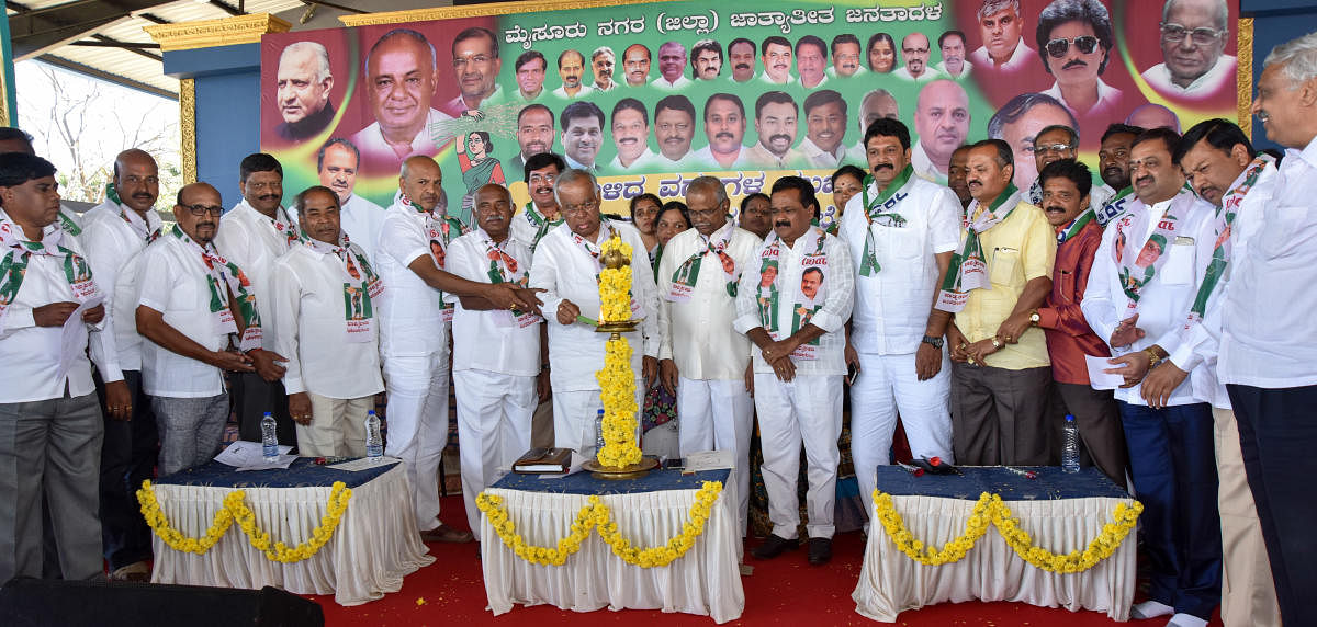JD(S) leader P G R Sindhia inaugurates the conference of the JD(S) Other Backward Classes (OBC) wing at Dasara Exhibition Grounds in Mysuru on Saturday. Former MP A H Vishwanath and MLC K T Srikantegowda are seen.