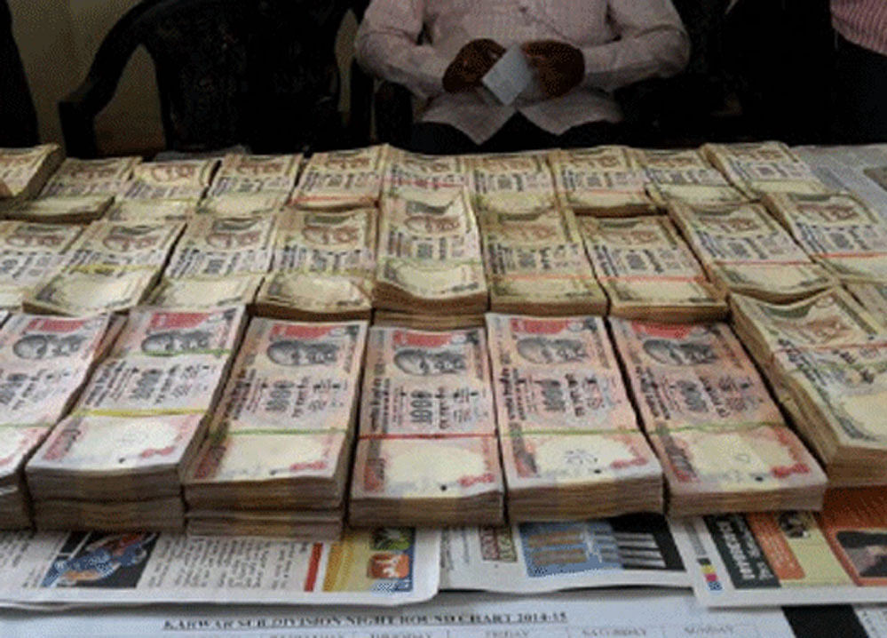 The police raided the flat of a real-estate dealer and seized Rs 500 and Rs 1,000 demonetised notes worth Rs 1.95 crore. DH file photo