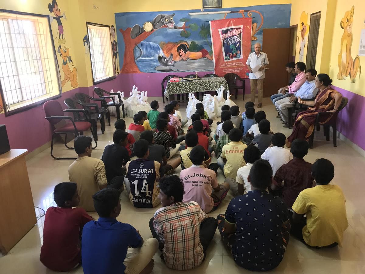 John Monteiro, promoter of Johnlyn addresses the kids of Bal Bhavan (Children's Home) at Bondel.