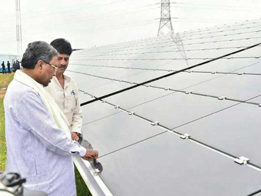Chief minister Siddaramaiah and energy minister D K Shivakumar at Solar park at Pavagada. DH file photo