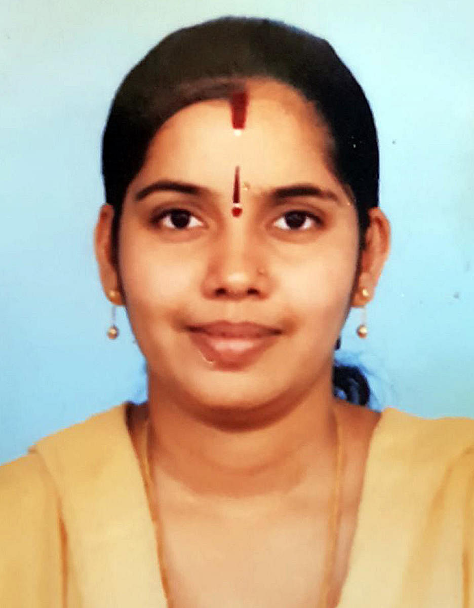 Kavita, 26 years found dead at her residence Kasturbanagar of Bytarayanapura police limits in Bengaluru on Thursday.