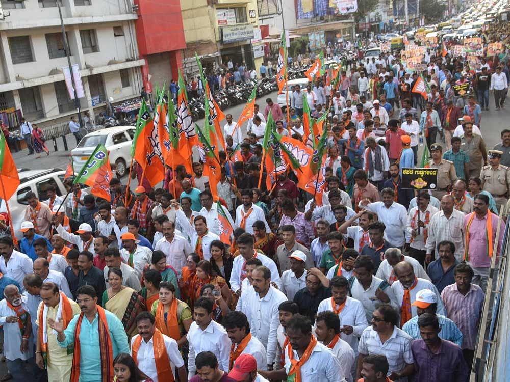 BJP leaders Aravind Limbavali, Ashok R, Ananth Kumar, Vasudevamurthy and others in Save Bengaluru rally organised by BJP on Friday. DH photo.