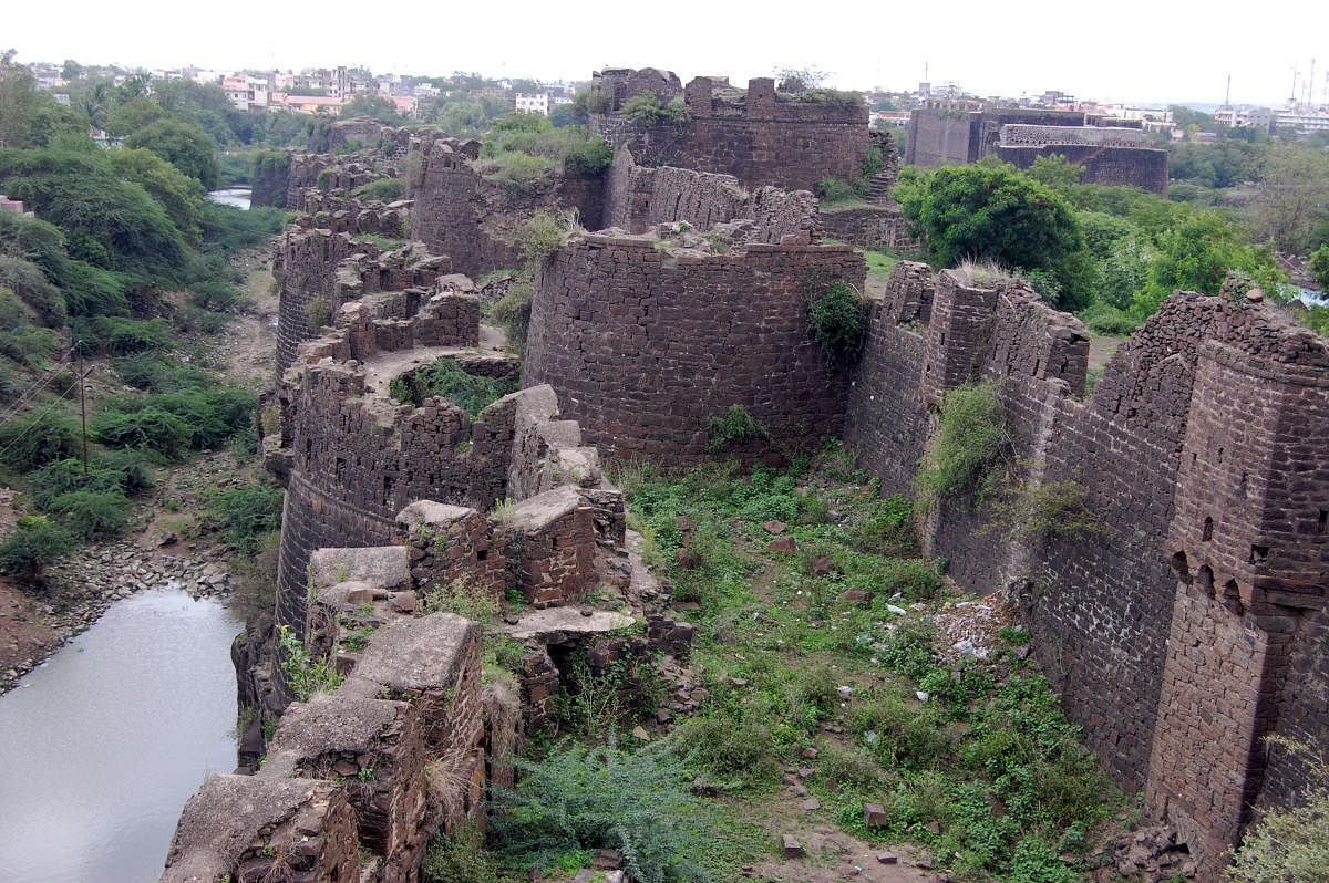 A view of Gulbarga Fort. Photo by Mohammed Ayazuddin Patel