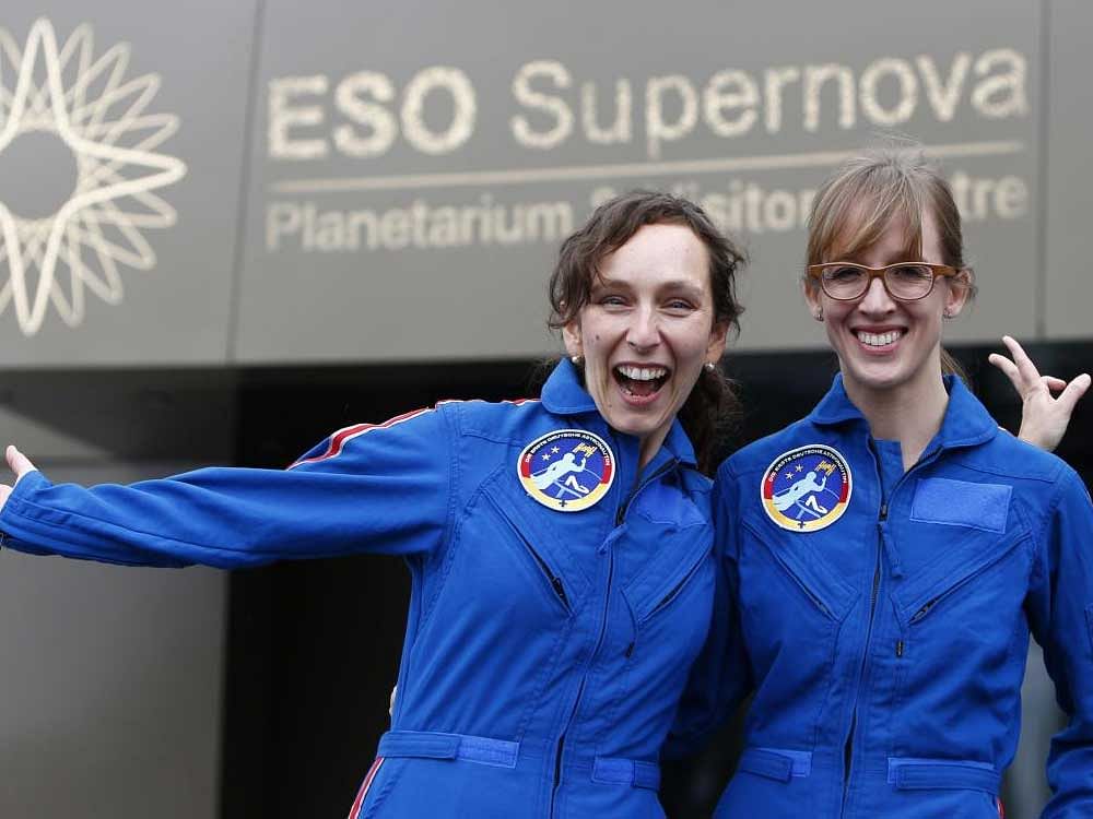 Lady astronaut trainees Suzanna Randall (L) and Insa Thiele-Eich pose during a news conference in Garching, Germany February 16, 2018. REUTERS.