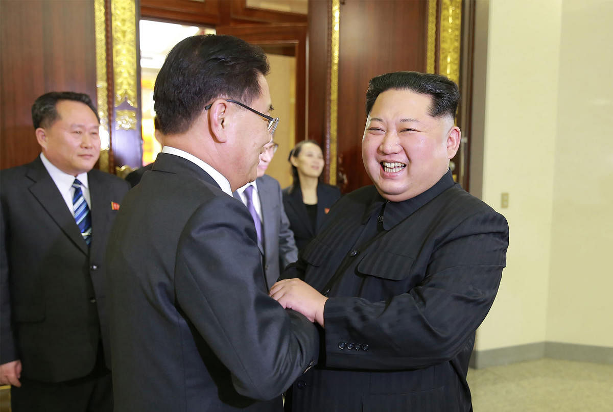 This picture taken on March 5, 2018 and released from North Korea's official Korean Central News Agency (KCNA) on March 6, 2018 shows North Korean leader Kim Jong-Un (R) shaking hands with South Korean chief delegator Chung Eui-yong (C), who travelled as envoys of the South's President Moon Jae-in, during their meeting in Pyongyang. North Korean leader Kim Jong Un discussed ways to ease tensions on the peninsula with visiting South Korean envoys, the state KCNA news agency reported on March 6. / AFP PHOTO / KCNA VIA KNS / STR / / AFP PHOTO / KCNA VIA KNS / STR / SOUTH KOREA OUT / REPUBLIC OF KOREA OUT ---EDITORS NOTE--- RESTRICTED TO EDITORIAL USE - MANDATORY CREDIT